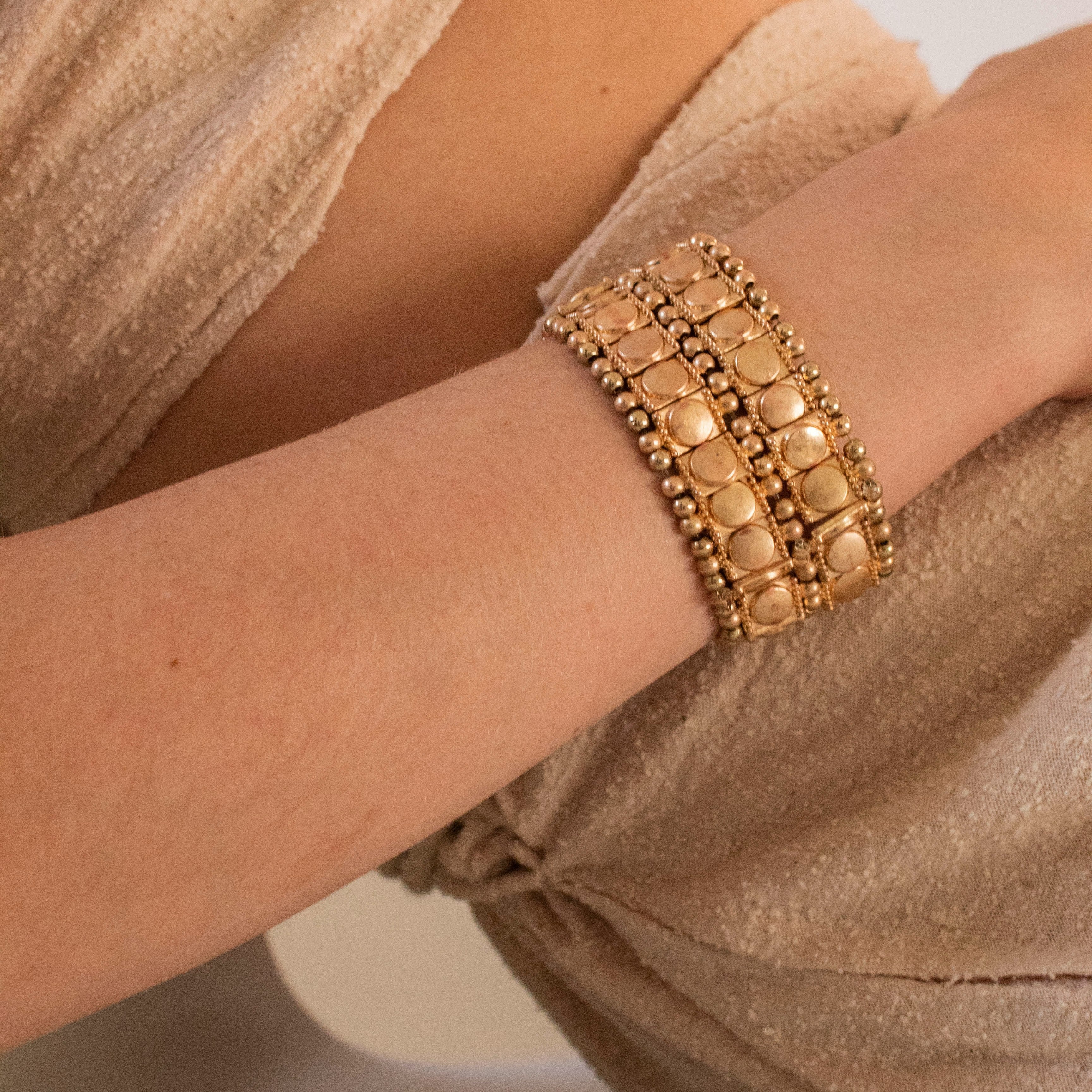 Златна гривна